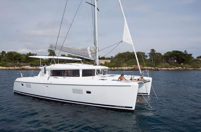 Lagoon 420, profil avant
