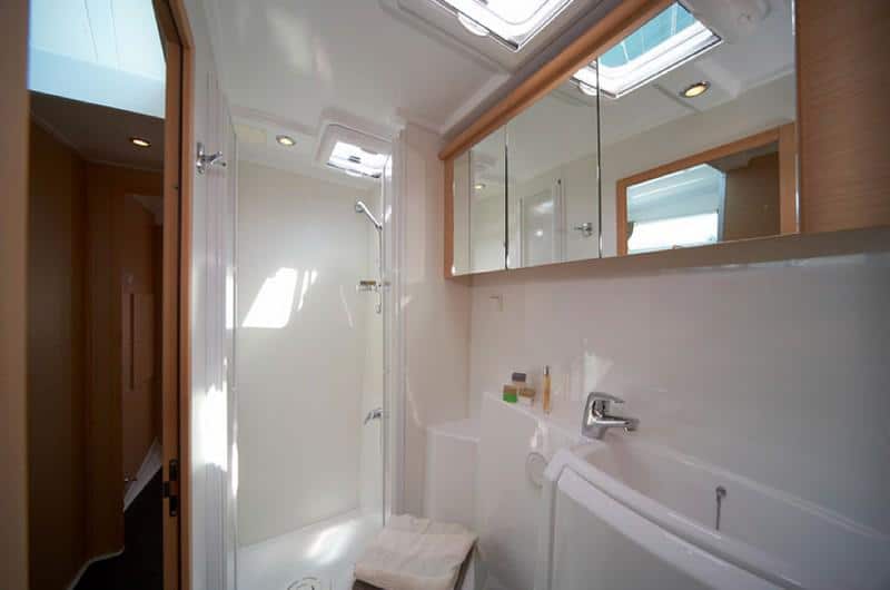 Lagoon 420, une salle d'eau