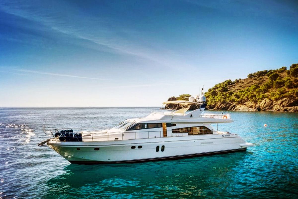 Yacht Al Juman, Guy Couach 2200 Fly