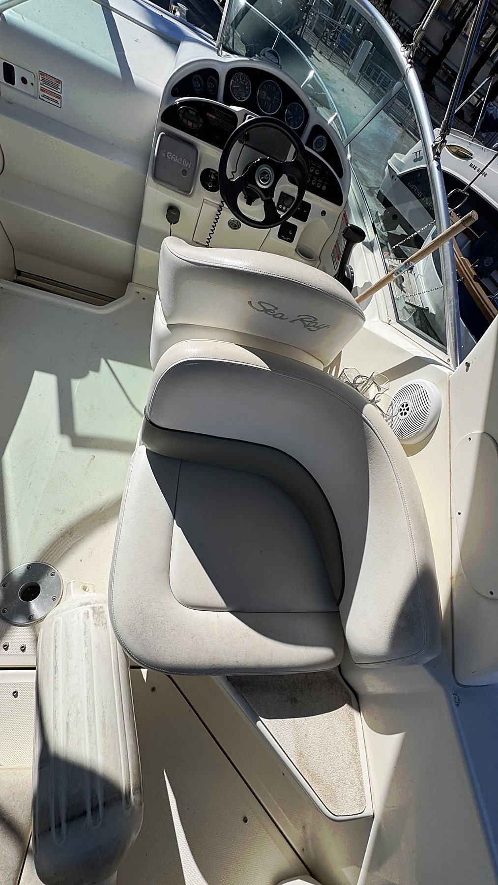 Siège pilote du bateau à moteur Sea Ray 275 Sundancer