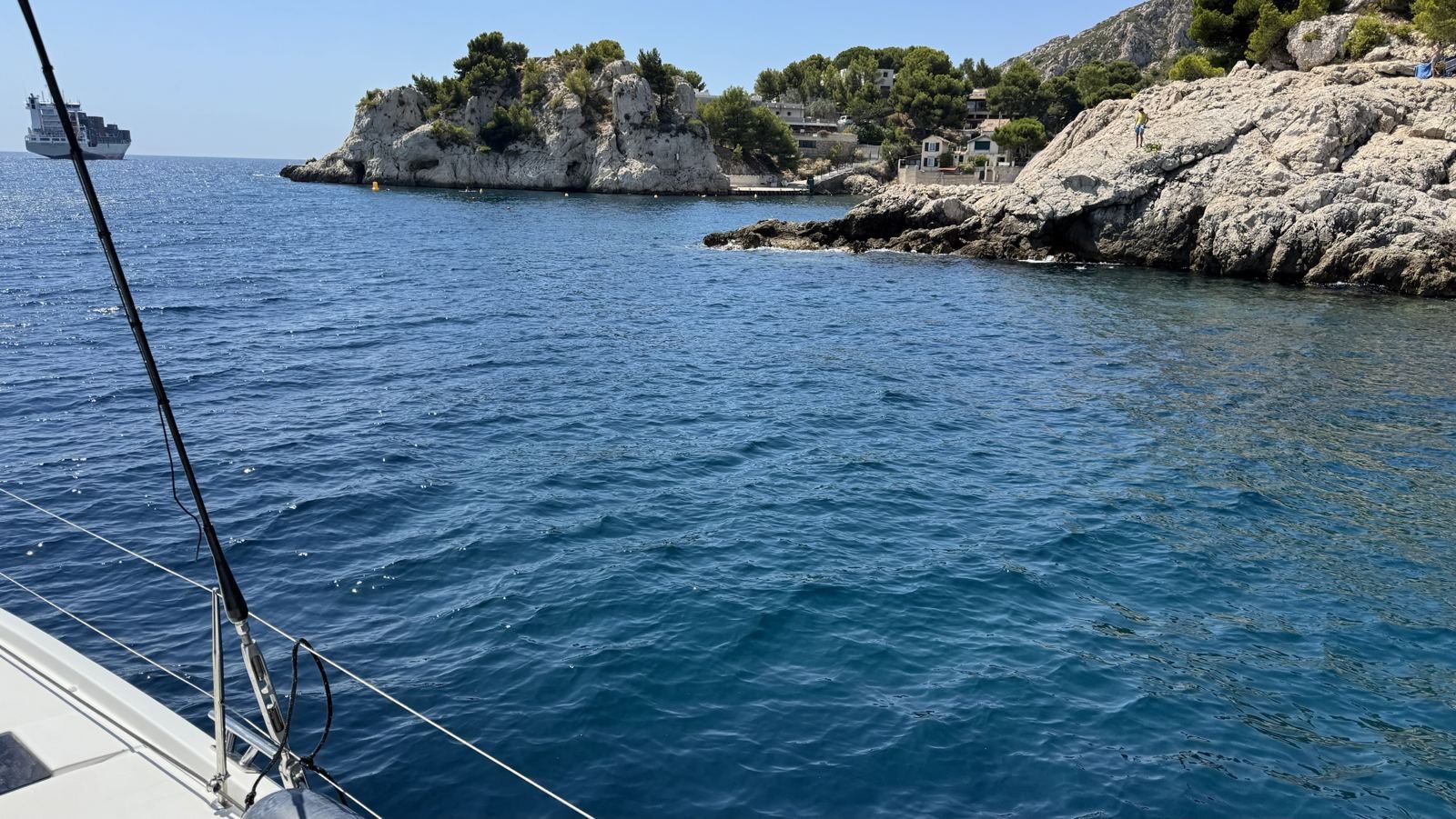 Entraînement à la navigation : filières et lignes de vie sur un voilier à Marseille
